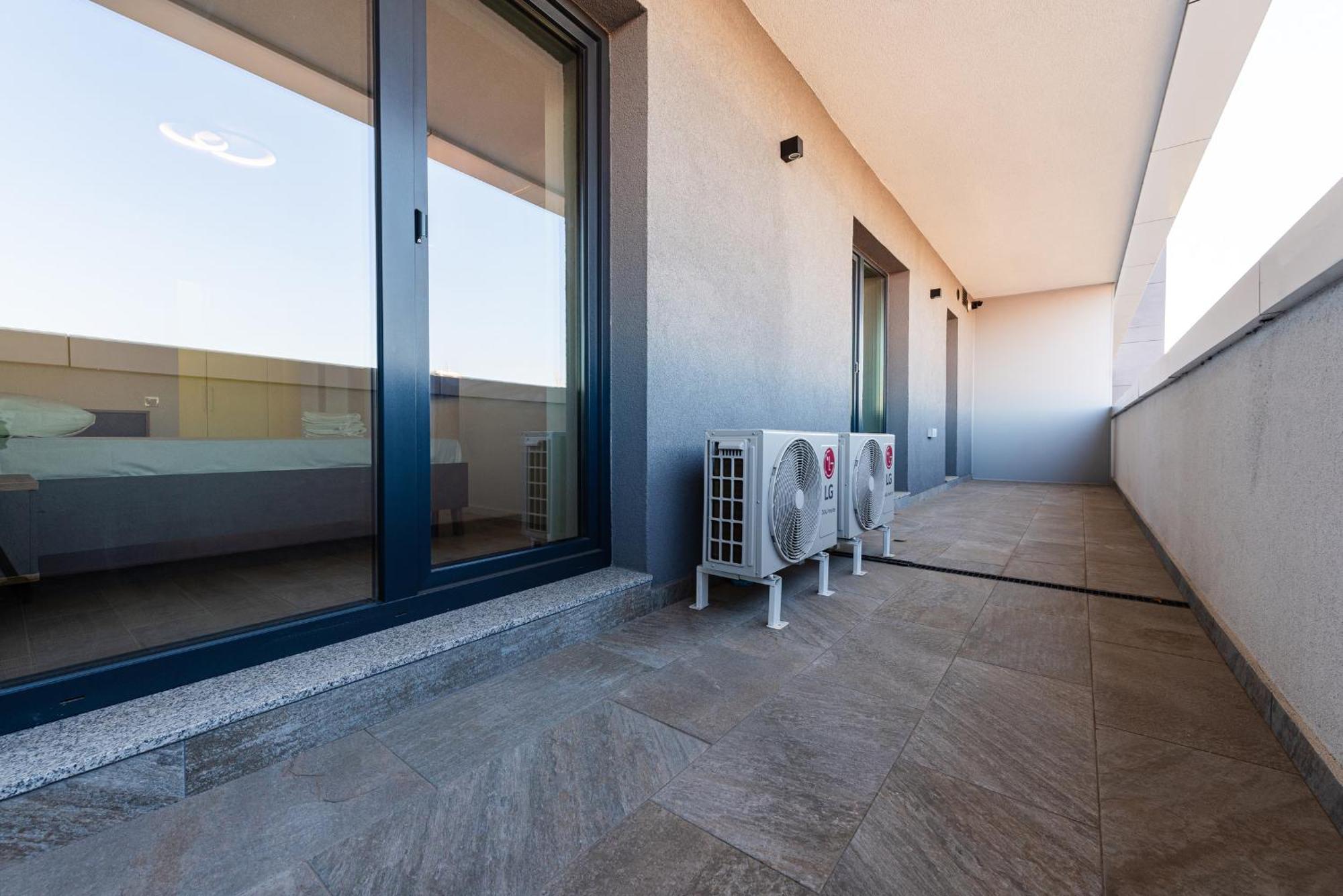 Vanda - Park-View Apartment With Private Balcony Bucareste Exterior foto